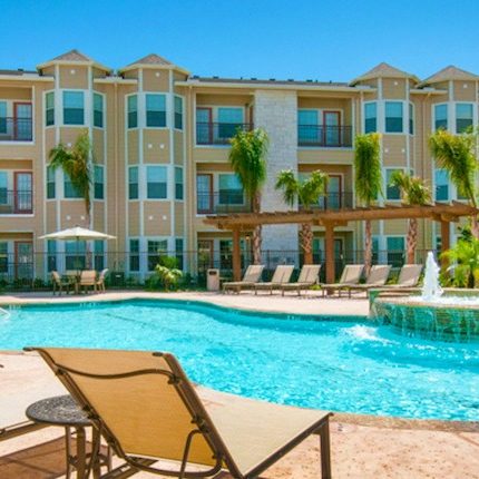 Edinburg Furnished Apartments / Pool